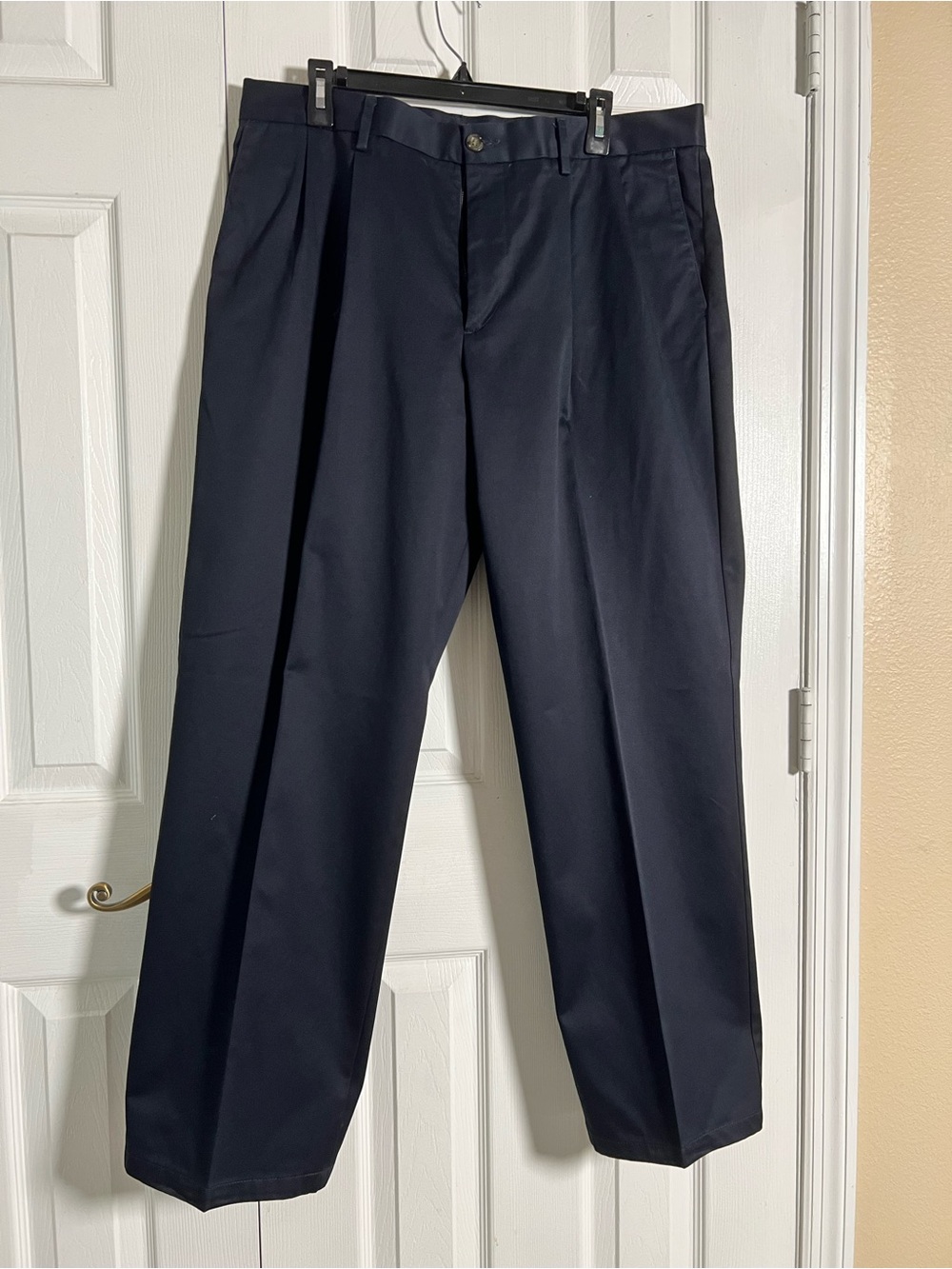 Dockers Men's Navy Pleated “Relaxed Fit” Signature Khaki Dress Pants